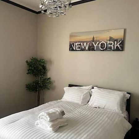 One Bedroom Apartment In Gorgie With New Central Heating System เอดินบะระ ภายนอก รูปภาพ