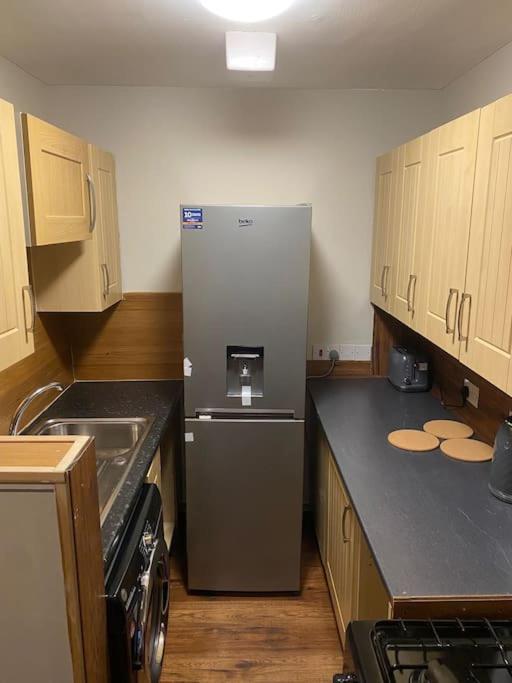 One Bedroom Apartment In Gorgie With New Central Heating System เอดินบะระ ภายนอก รูปภาพ