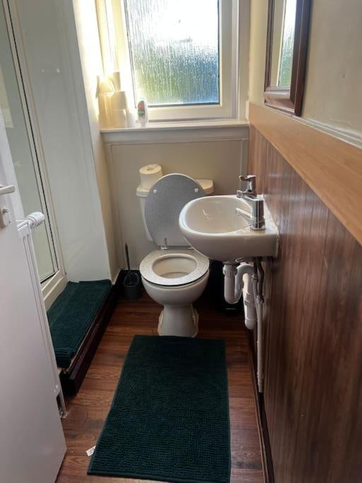 One Bedroom Apartment In Gorgie With New Central Heating System เอดินบะระ ภายนอก รูปภาพ