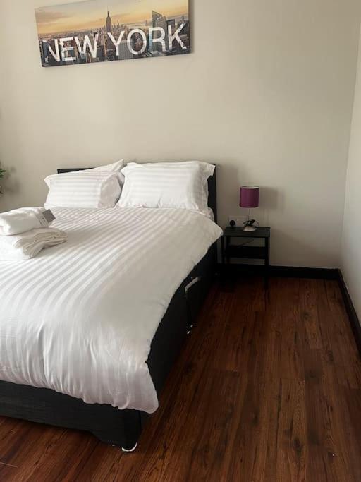 One Bedroom Apartment In Gorgie With New Central Heating System เอดินบะระ ภายนอก รูปภาพ