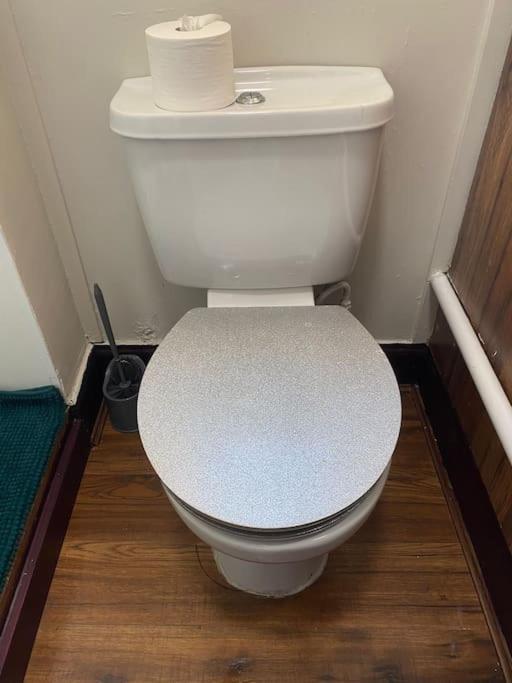 One Bedroom Apartment In Gorgie With New Central Heating System เอดินบะระ ภายนอก รูปภาพ